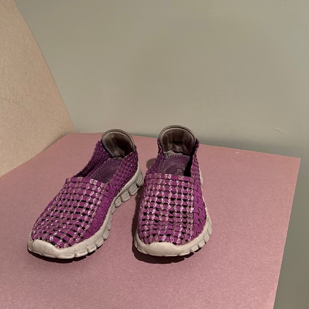 Metalíc look woven slip on